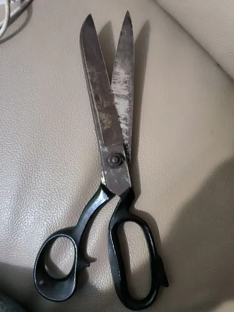 GUNTING KAIN  LANGKA JARANG PAKAI