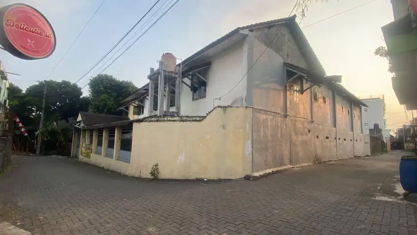 Rumah induk & Kost 36 kamar Di jl. Kaliurang Dekat Kampus UII Pusat