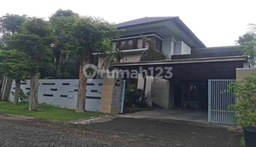 _rumah super mewah with swimming pool Pakuwon City