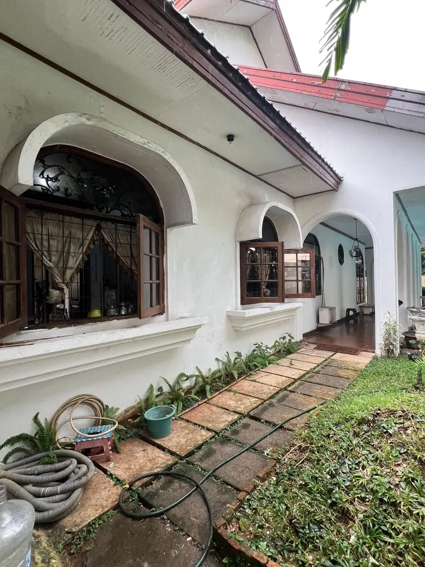 FOR SALE :RUMAH COCOK UNTUK PADEL / CAFE LEBAK BULUS - JAKARTA SELATAN