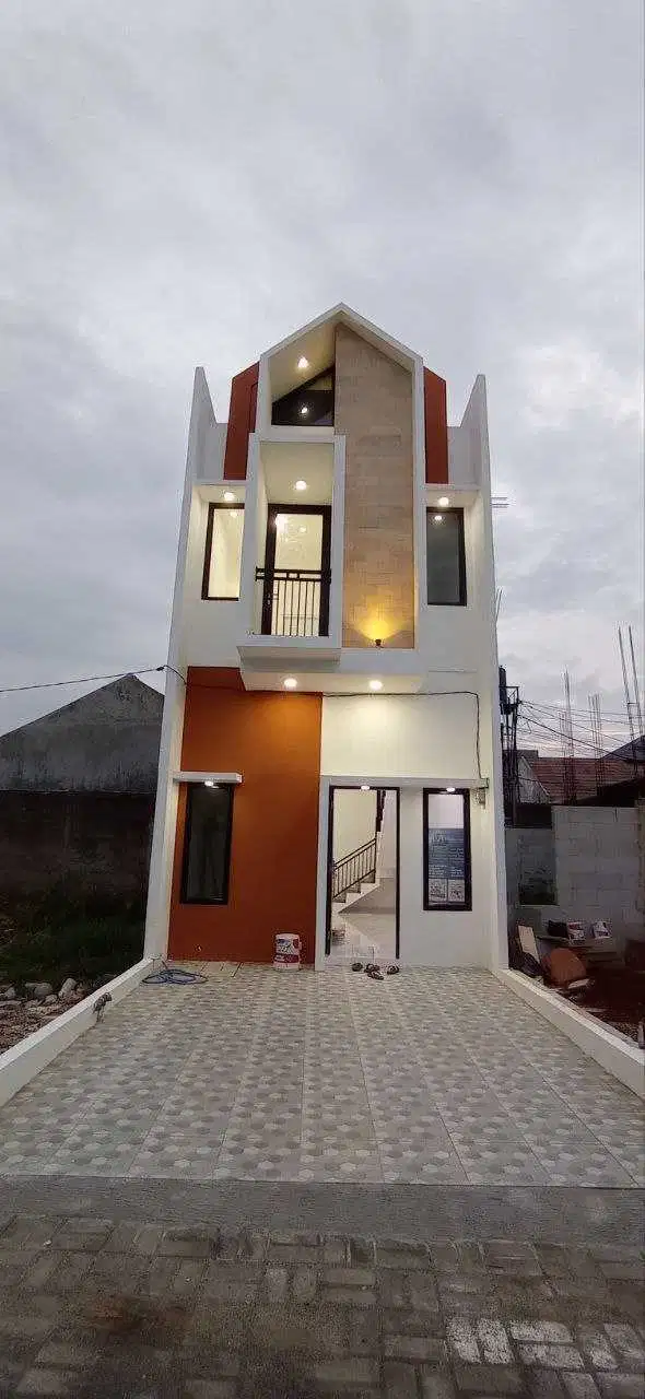 Dijual rumah pinggir jalan raya cilangkap 2lt 900jutaan