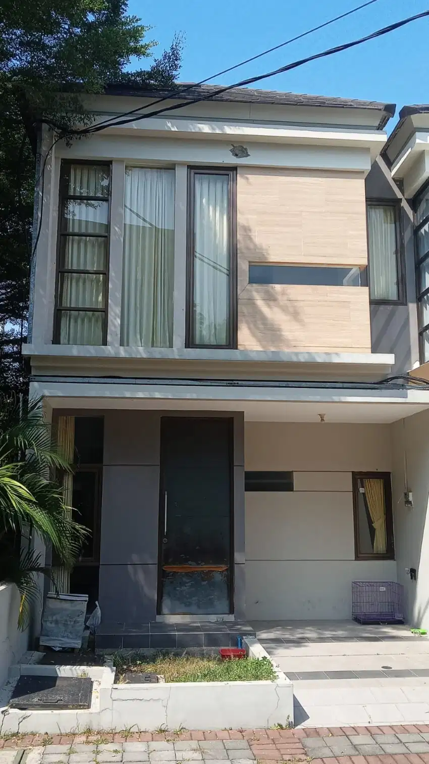 Disewakan Rumah Modern Minimalis 2 Lantai Di Pantai Mentari Surabaya