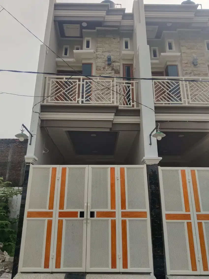 Rumah Baru 2 Lantai Gading Karya Surabaya SHM