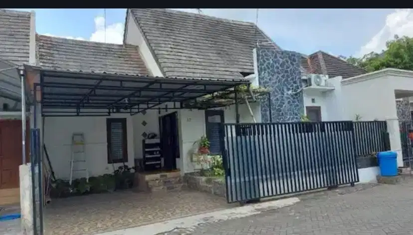 Dijual Rumah Cantik Strategis Dalam Perumahan Area Maguwoharjo Depok