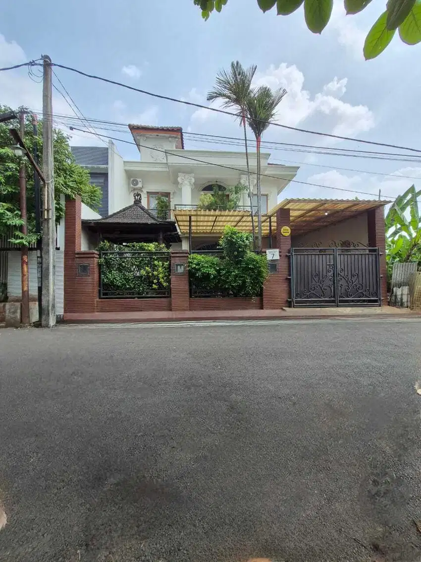 Rumah Secondary Siap Huni Dalam Komplek Dekat MRT Di Cirendeu Raya