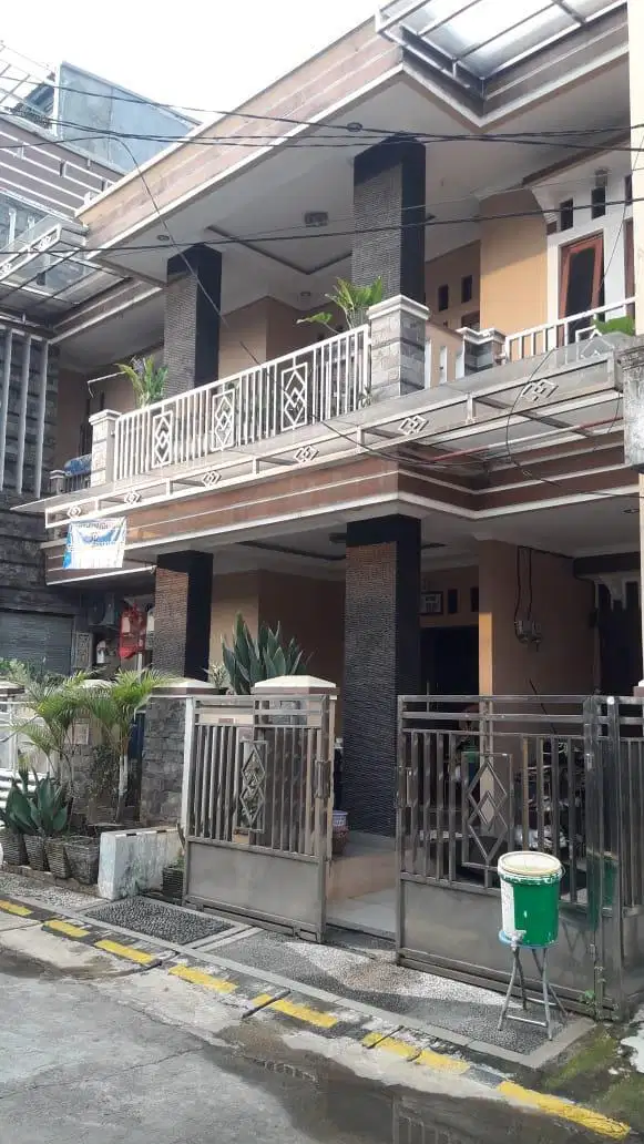 DIJUAL RUMAH LOKASI STRATEGIS DI KRANGGAN PERMAI