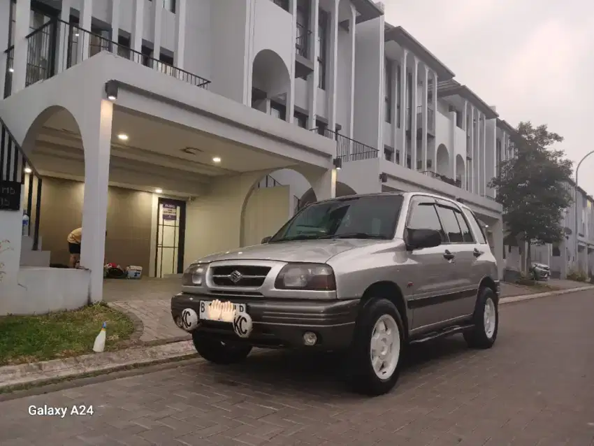 SUZUKI ESCUDO 1.6 MT 2004 ISTIMEWA