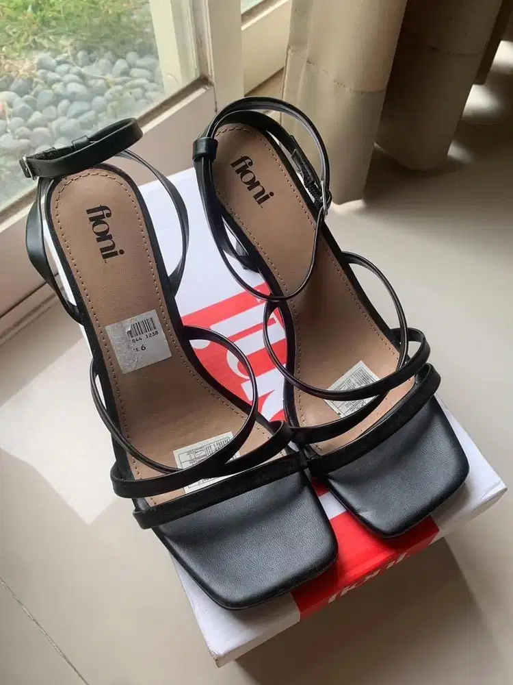SECOND Heels hitam FIONI