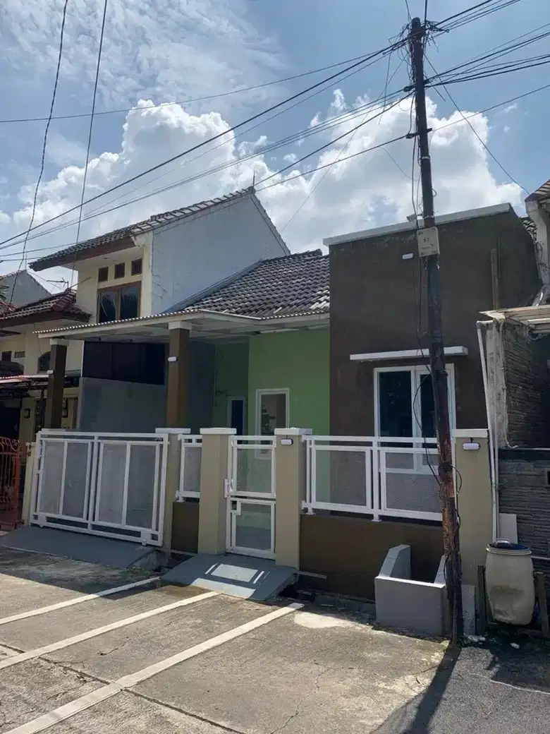 MURAH*DISEWAKAN RUMAH 2 LANTAI DI KOMPLEK MARGAHAYU RAYA KOTA BANDUNG