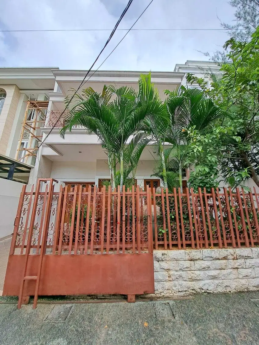 Disewakan Rumah Simple & Siap Huni Nyaman Asri di Pondok Indah