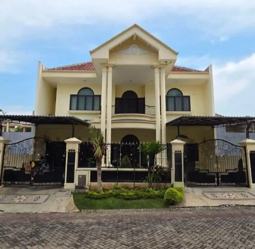 Villa royal pakuwon city, butuh cepat laku