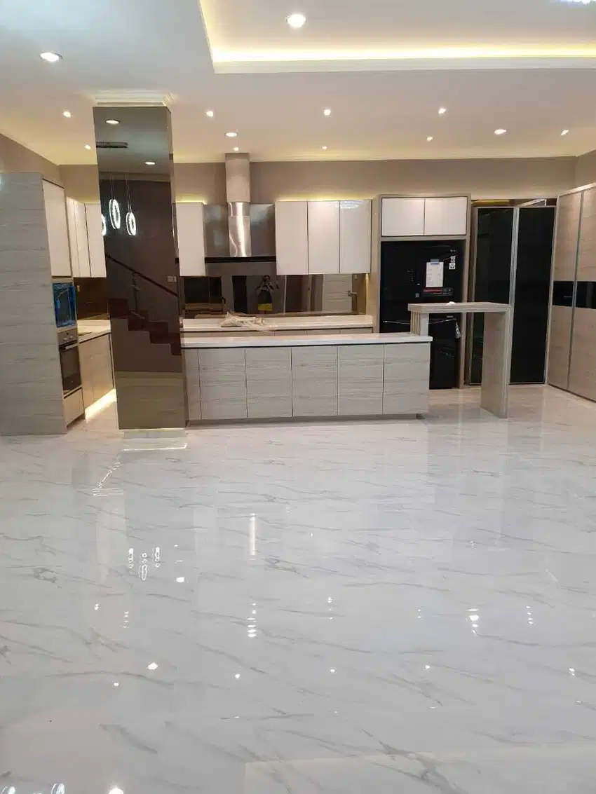 RUMAH 10 X 17 MENAGGIO GADING SERPONG SEMI FURNISH CAKEP