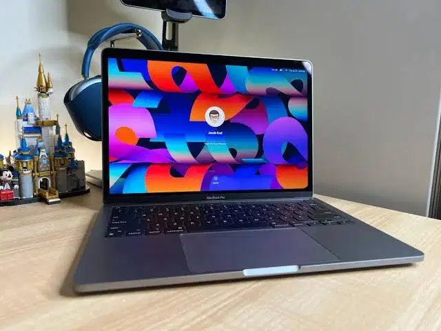 MacBook Pro 2022 M2 - RAM 8GB / SSD 256GB / Retina Display 13.3