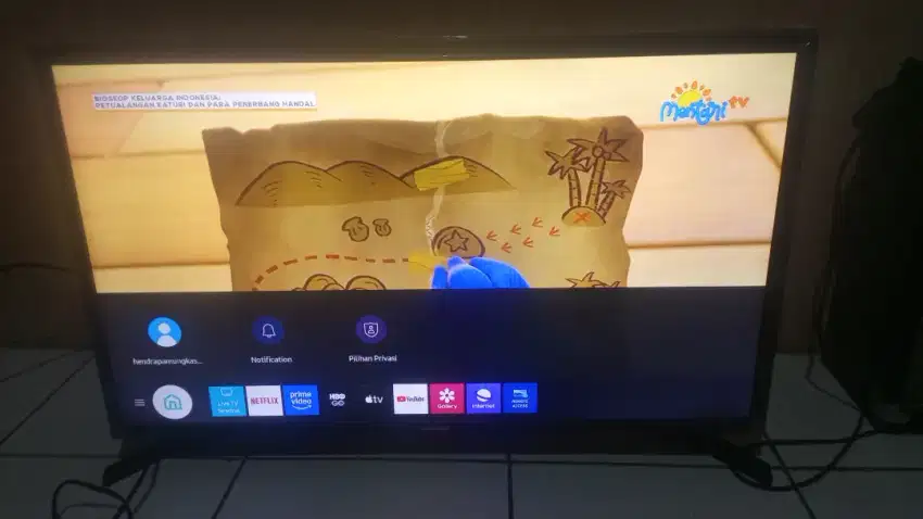 Tv LED Samsung smart digital 32inchi likenew