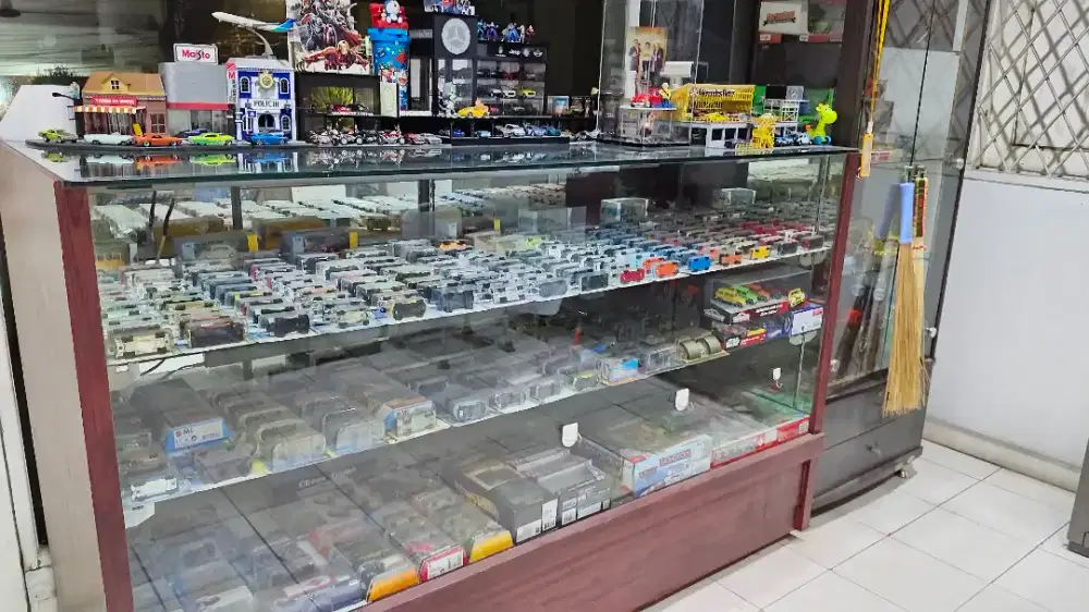 Ratusan diecast macam2 skala ex koleksi , TIDAK jual ecer