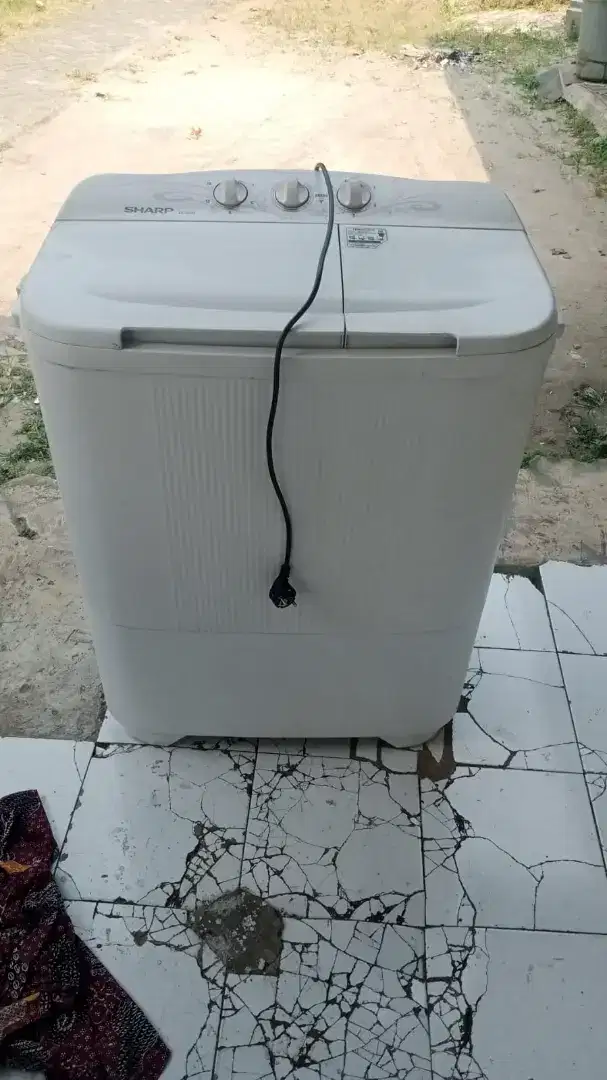 mesin cuci 2 tabung merek Sharp