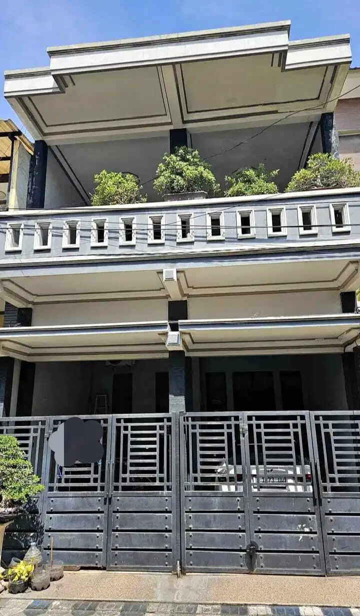 Rumah 2,5 Lantai Murah semi Furnish siap Huni diPerum Gunungsari Indah