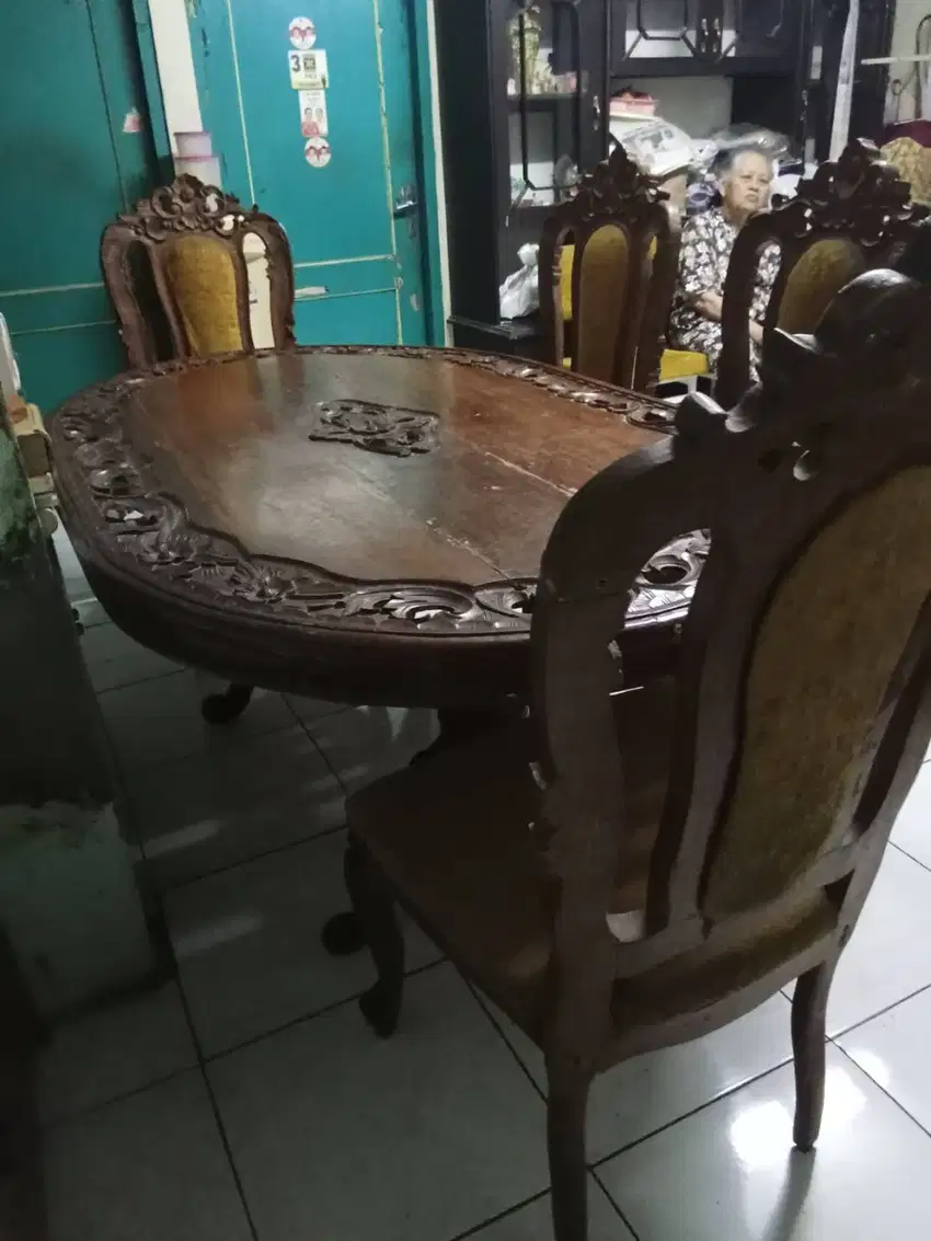 1 Meja Makan Ukir Jepara Bonus 6 Kursi Makan Ukir Jepara