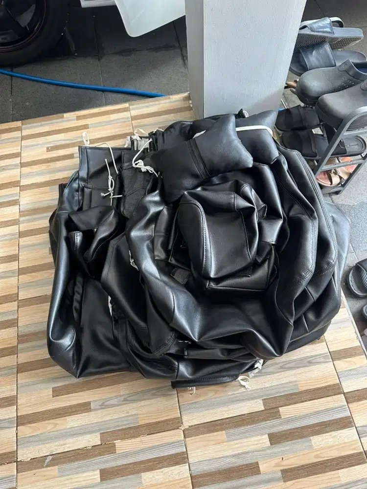 Sarung jok xl 7 all new ertiga  bahan carerra diatas mbtech