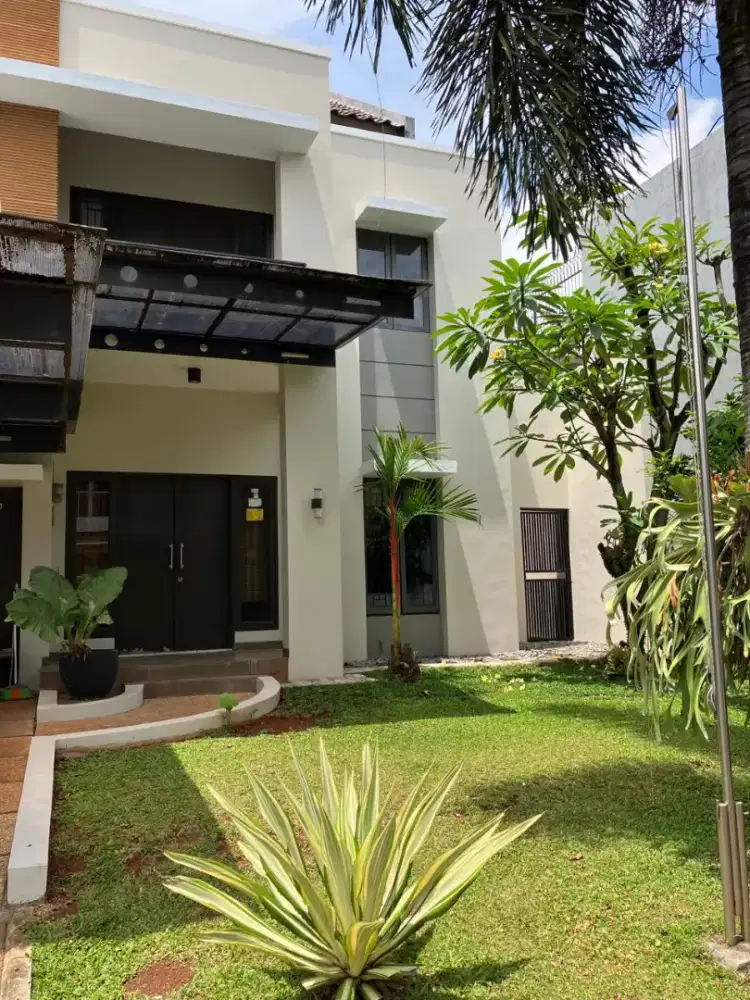 Di jual Rumah Kuldesak full furnish di
Raffles Hills Cibubur