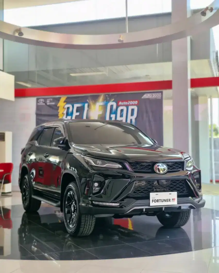 DP 90JT TOYOTA FORTUNER 2.8GR SPORT 4X2 KREDIT HITAM PUTIH GREY