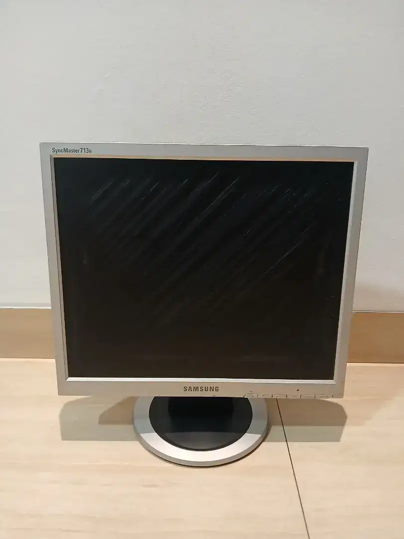 LCD Monitor Komputer Samsung 17 inch Kondisi Mati