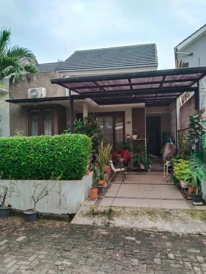 DIJUAL SEGERA - Rumah mungil, asri dan terawat