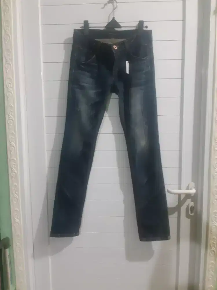 Celana jeans slimfit  fading unisex interflow preloved tjap karoeng