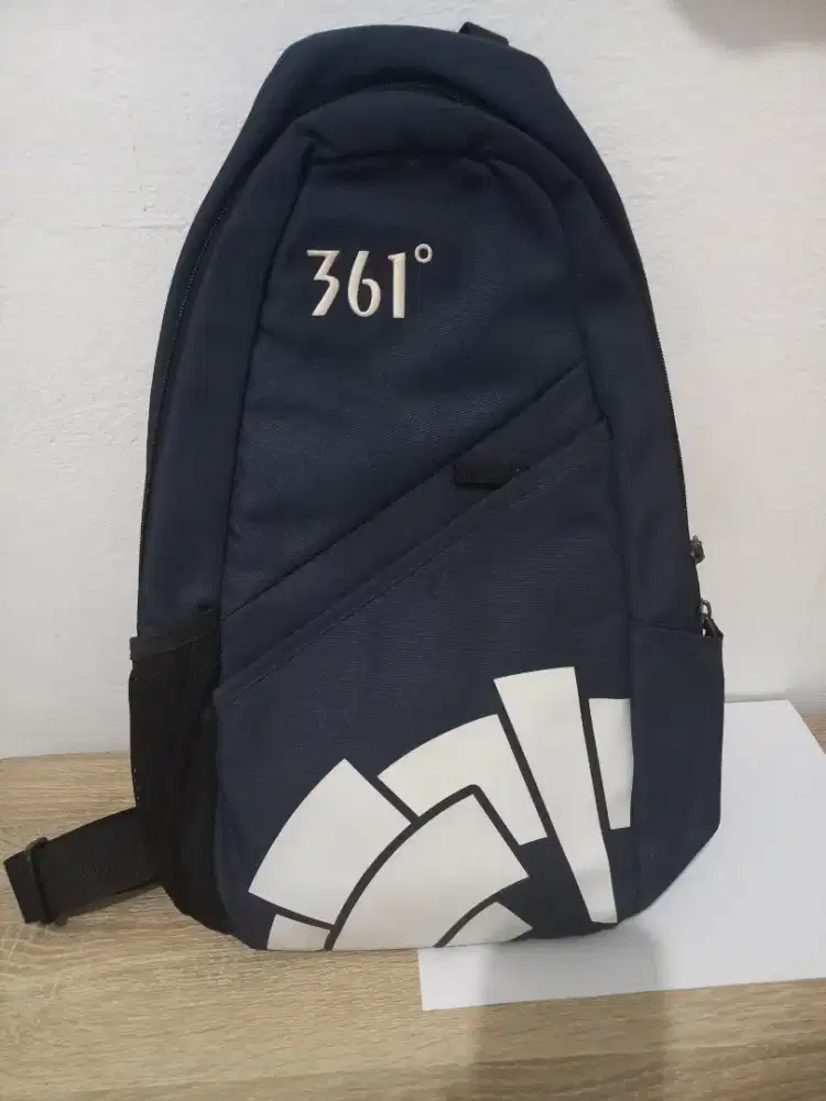 Tas dukung warna biru navi