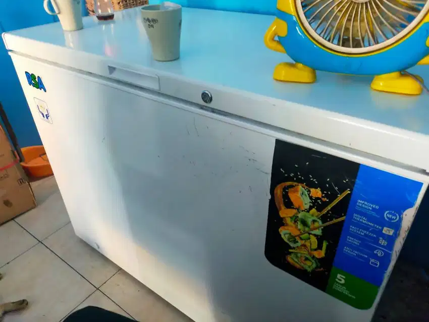 Freezer BOX RSA 318Liter Pemakaian baru 6 Bulan