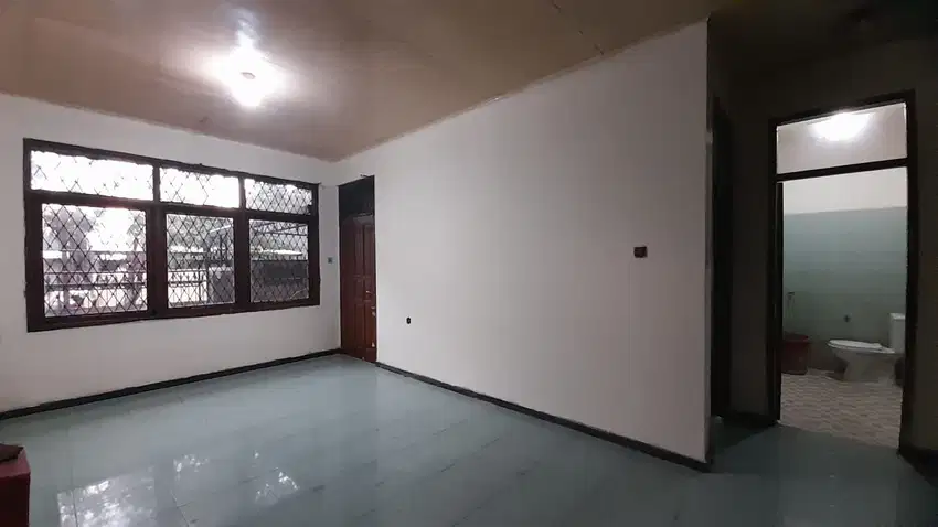 Disewa Rumah 2 Lantai Lokasi Strategis di Mainroad Sarijadi