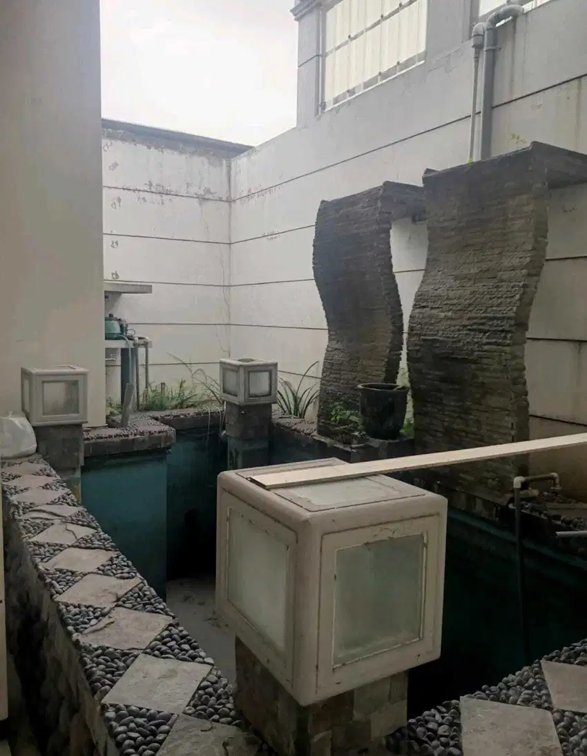 Jual BU Row 3 Mobil Rumah Ketintang Surabaya