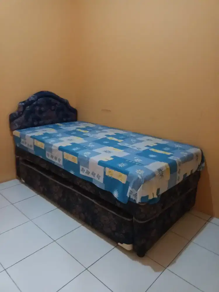 Tempat tidur anak sorong