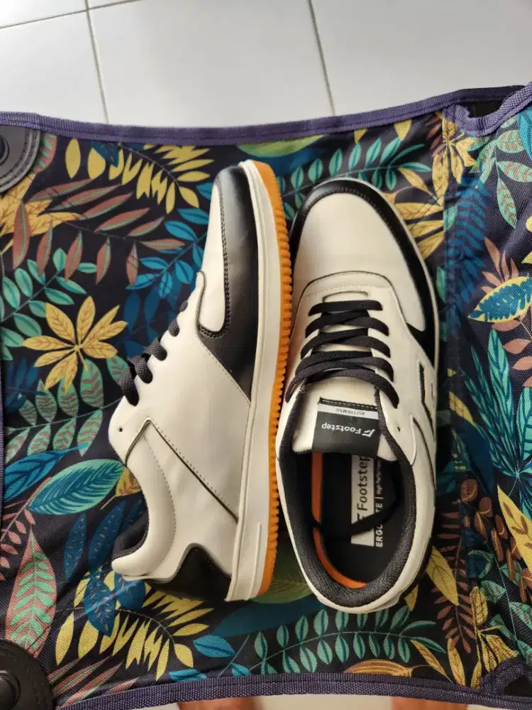 Sepatu Sneakers Footstep Authentic