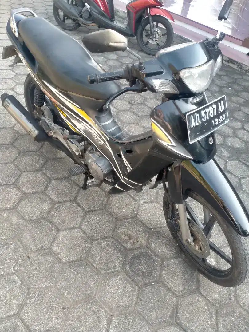 Shogun 110  mesin bagus 2003 standart komplit