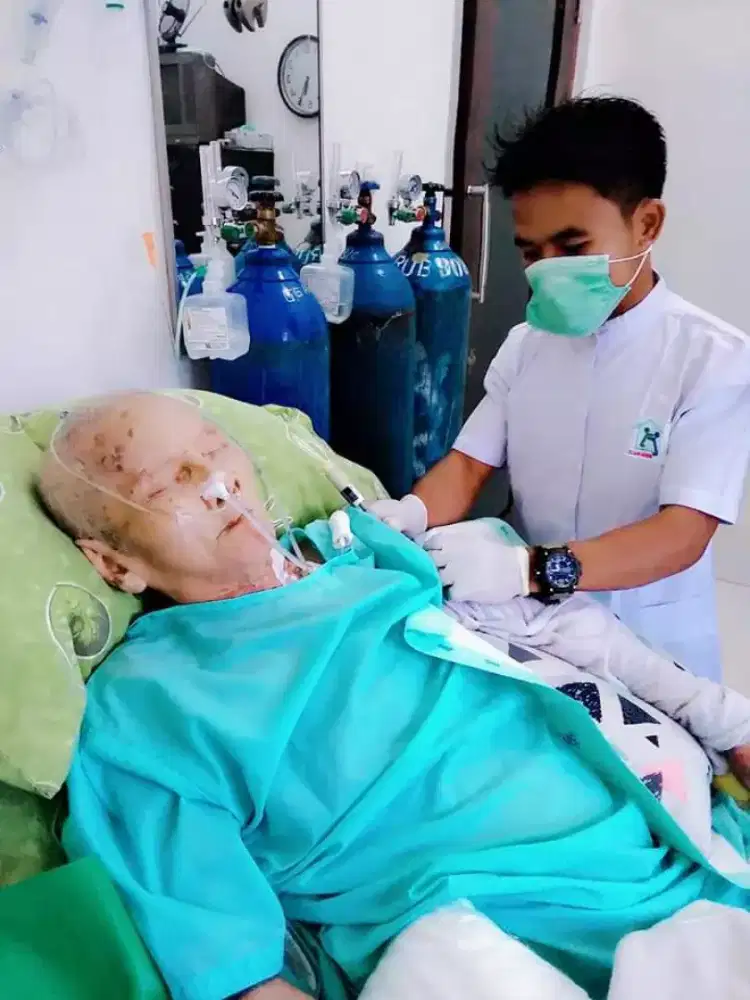 Sedang cari kerja perawat lansia/ care giver