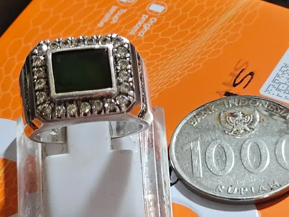 Natural idocrase petak segi