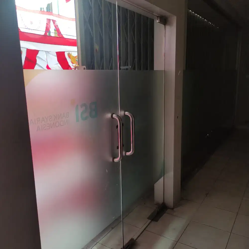 Dijual Set Kaca +List Alumunium Bekas Bank Tebal 12mm