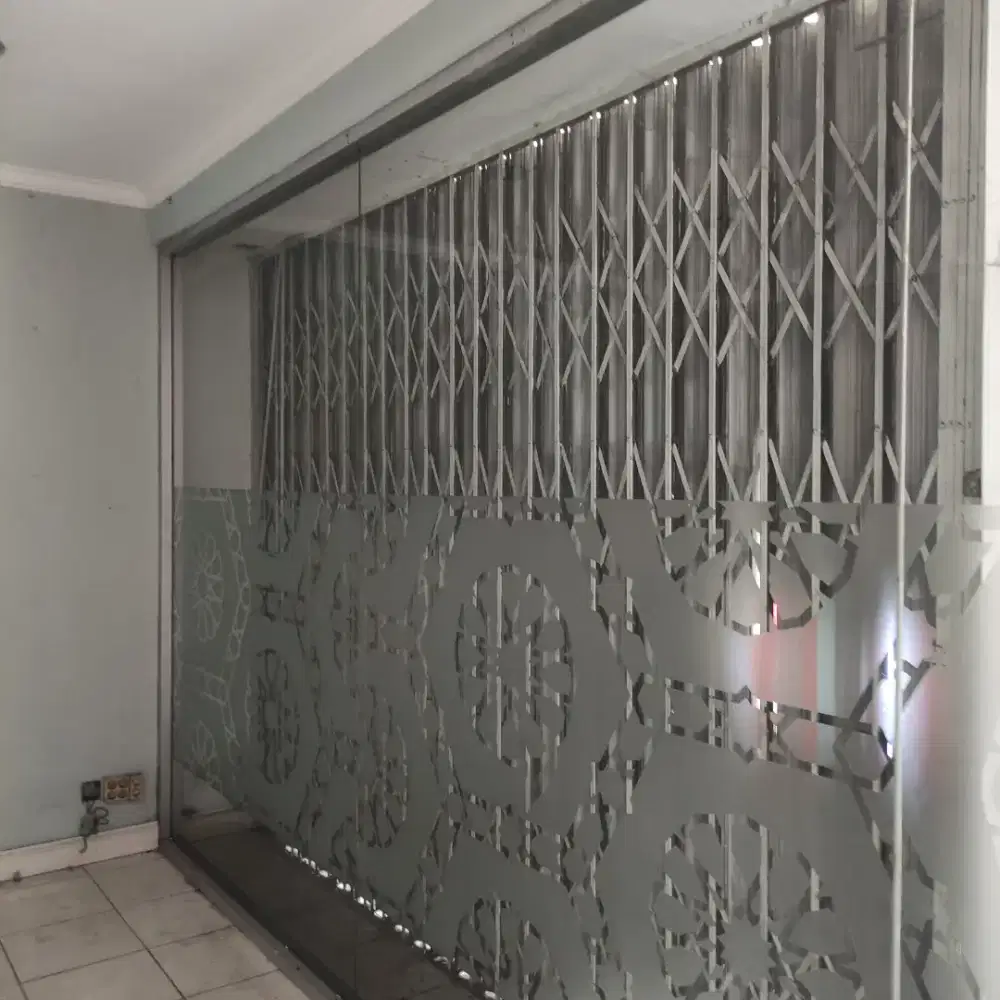 Dijual Set Kaca +List Alumunium Bekas Bank Tebal 12mm