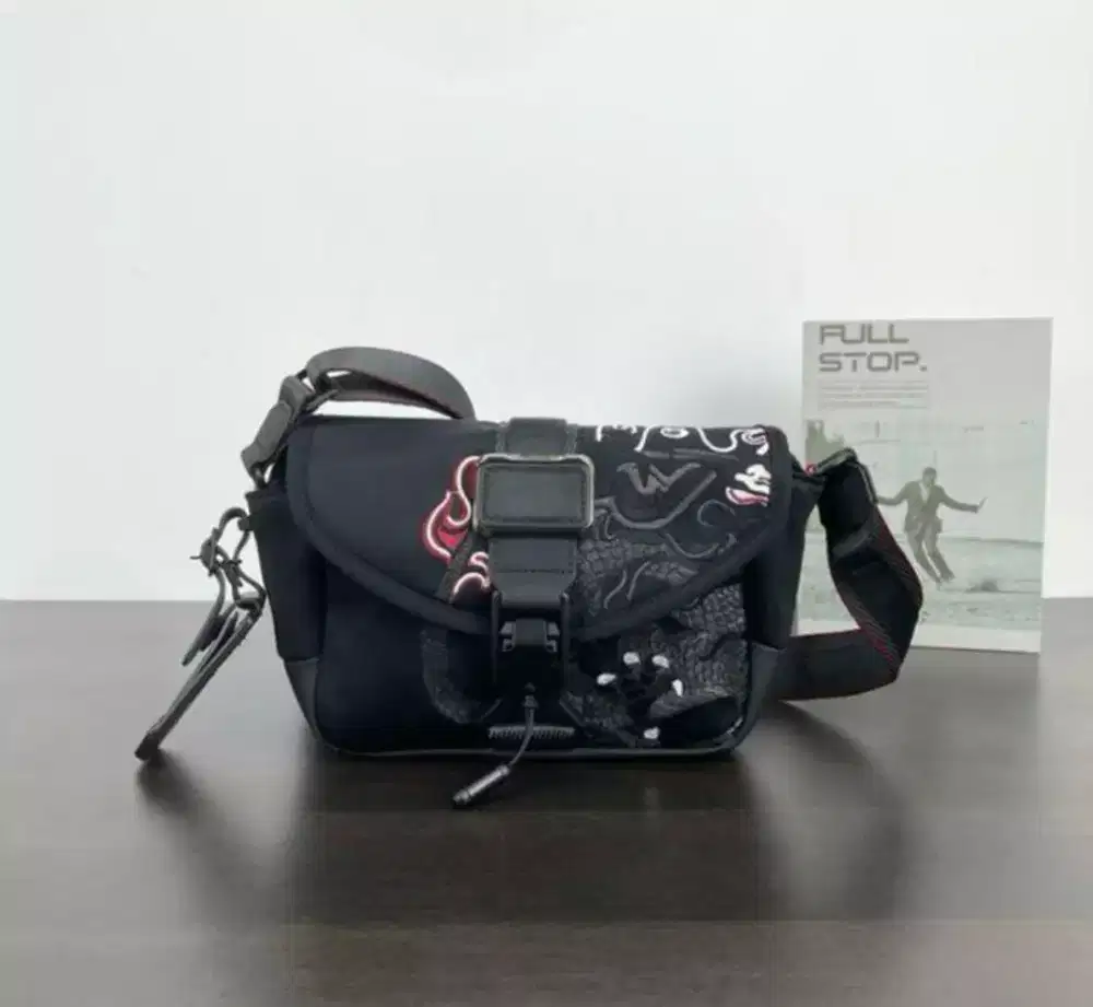 Tas Tumi Selempang Pria Compass Flap Naga Dragon