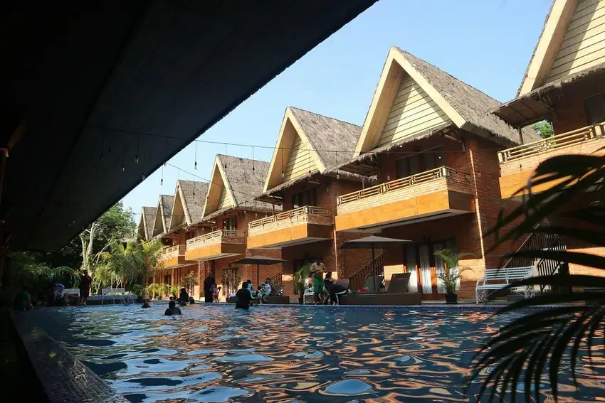 HOTEL RESORT BINTANG 4 BOGOR,PRIME AREA HARGA LELANG MURAH MENCEKAM
