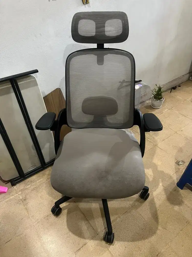 Kursi kantor ergonomis