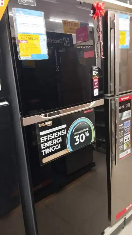 Kulkas Polytron 300L 140 watt