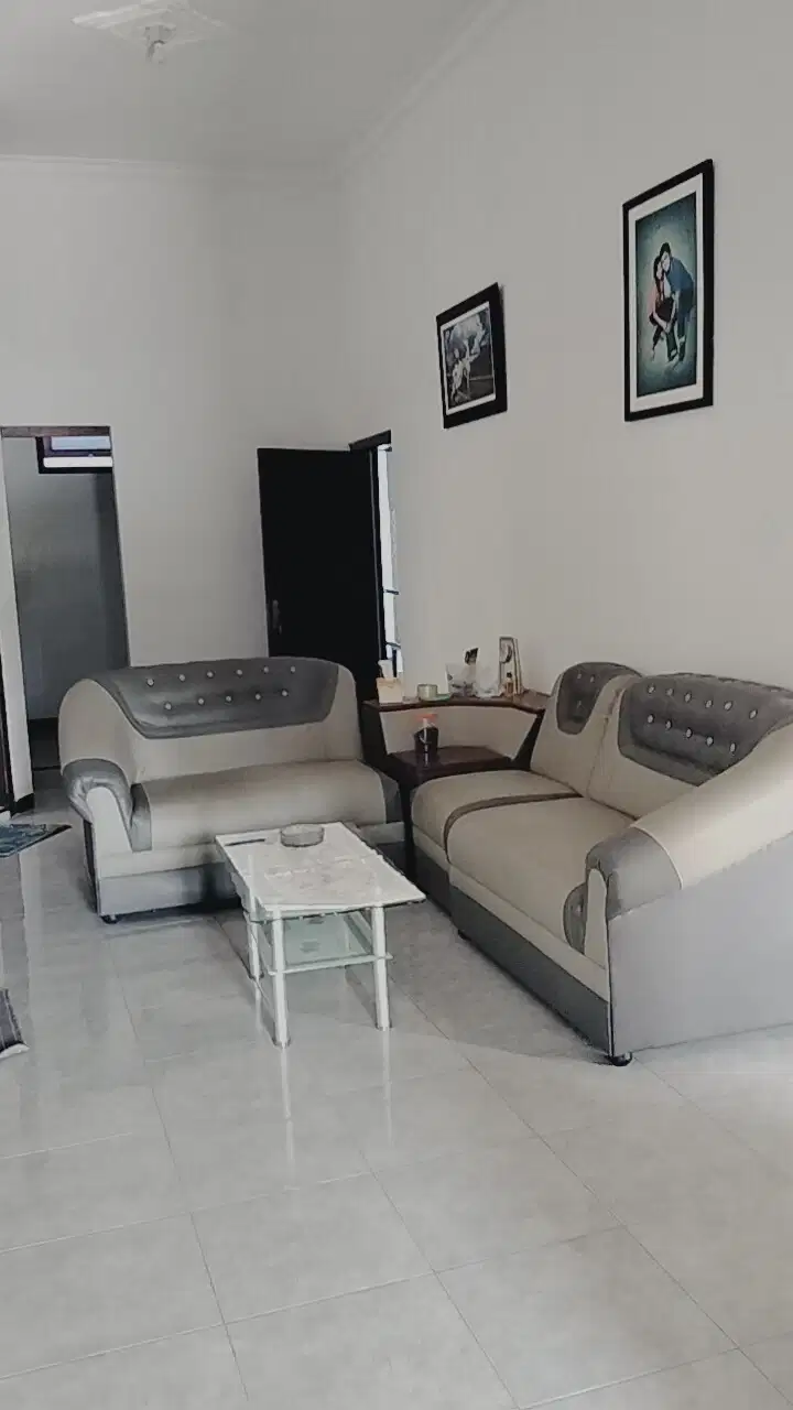 Rumah luas dipedesaa  samping mushola