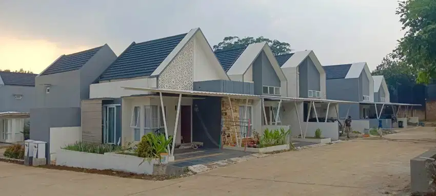 Rumah mezanin dekat dengan stasiun Cilebut