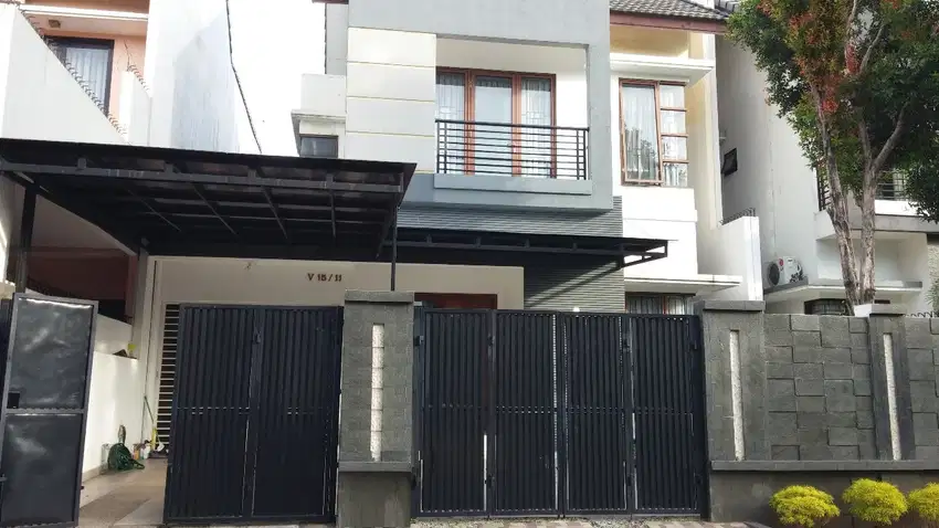 WTS / Dijual Rumah Siao Huni Lokasi Strategis di Villa Melati Mas