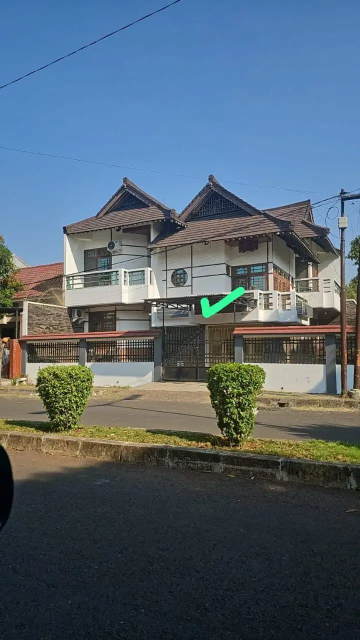 Dijual Rumah Mewah di Perumahan Resin dan Karawang Barat