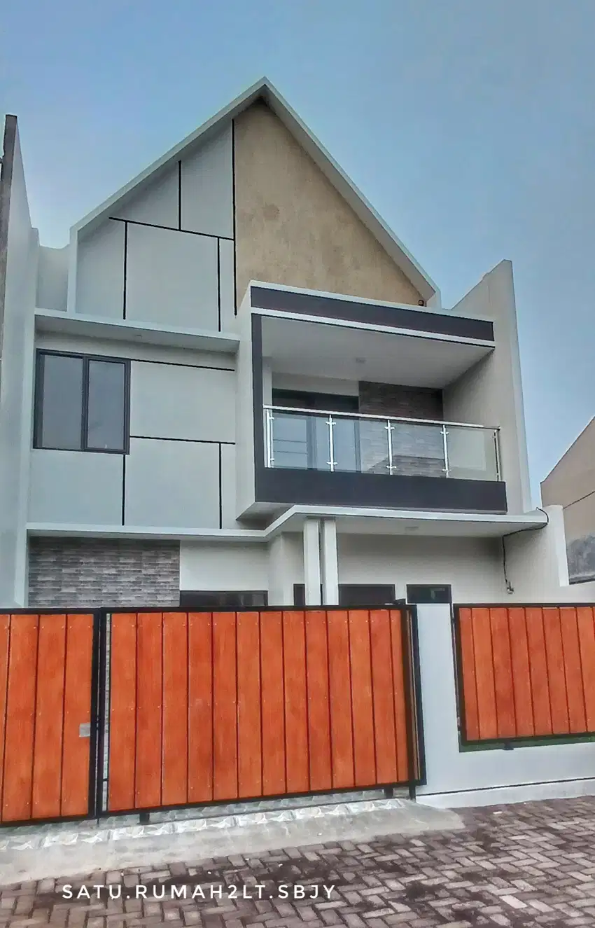 Dijual rumah dua lantai siap bangun strategis free design