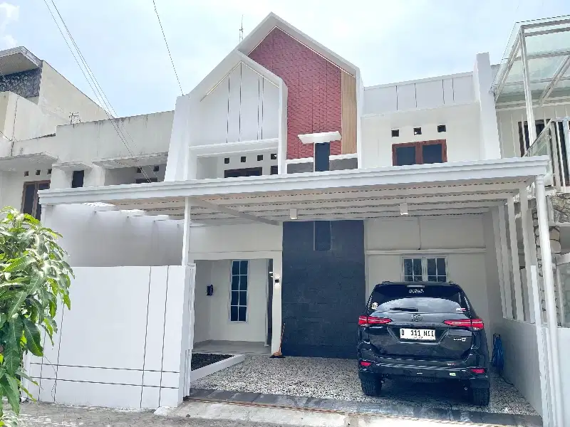 Rumah cantik 2 lantai siap huni di jalan palagan km 9