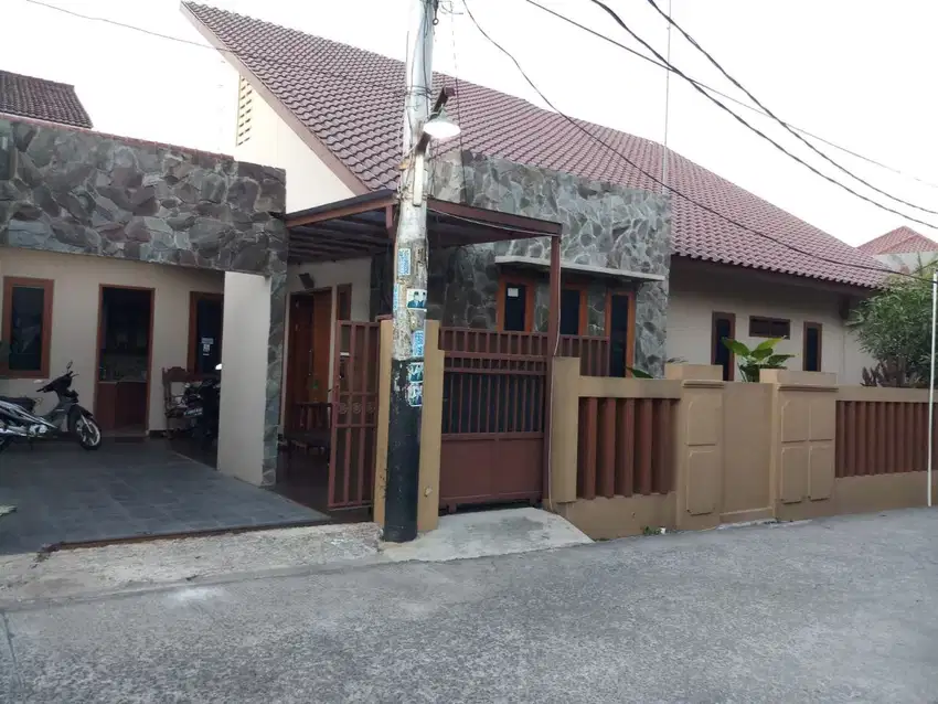 Dijual Rumah Luas Dalam Komplek Jatiwaringin Dekat Tol Katiwaringin